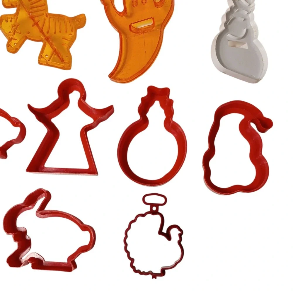 Lot of 20 Vintage Christmas Cookie‎ Cutters Plastic Random Holidays Christmas